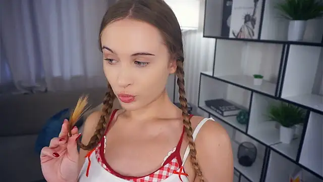 QuennaCoote online show from 10-31-25, 05:52