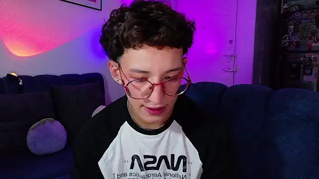 iiangel  online show from 04-16-26, 12:33