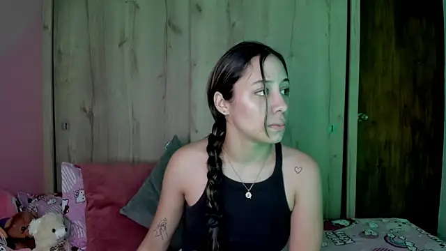 Snapshot of TANIA_06 chatting on 06-10-26, 01:10 TANIA 06 online show from 06-10-26, 01:10