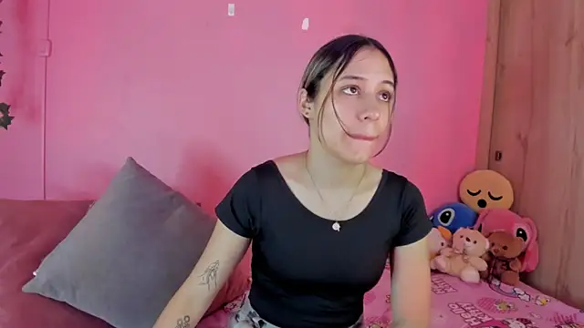 Snapshot of TANIA_06 chatting on 06-26-26, 01:15 TANIA 06 online show from 06-26-26, 01:15