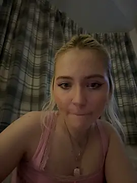 Snapshot of Blondie_Sofia_Essexbabe chatting on 03-03-25, 12:15 Blondie Sofia Essexbabe online show from 03-03-25, 12:15