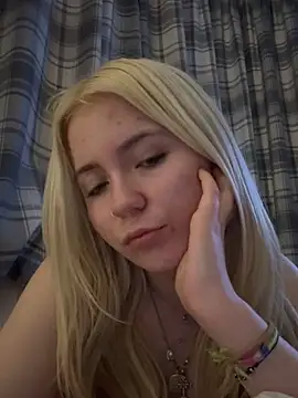 Snapshot of Blondie_Sofia_Essexbabe chatting on 03-08-25, 03:06 Blondie Sofia Essexbabe online show from 03-08-25, 03:06
