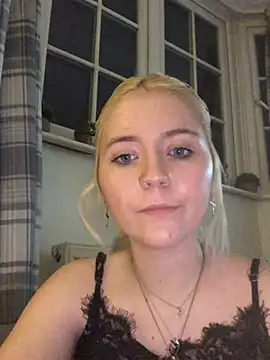 Snapshot of Blondie_Sofia_Essexbabe chatting on 03-13-25, 12:48 Blondie Sofia Essexbabe online show from 03-13-25, 12:48