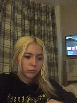Snapshot of Blondie_Sofia_Essexbabe chatting on 03-17-25, 11:54 Blondie Sofia Essexbabe online show from 03-17-25, 11:54