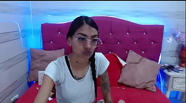 Snapshot of Karla_SlutSkinny chatting on 02-22-25, 02:39 Karla SlutSkinny online show from 02-22-25, 02:39