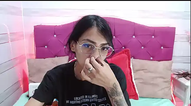 Snapshot of Karla_SlutSkinny chatting on 02-25-25, 03:09 Karla SlutSkinny online show from 02-25-25, 03:09