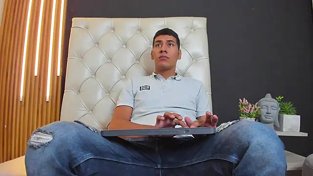 mike  cute online show from 02-18-25, 01:22