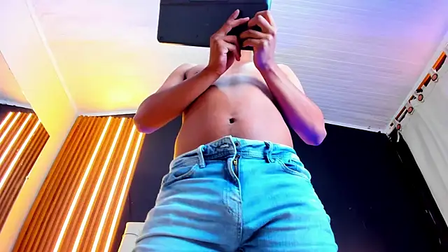 mike  cute online show from 03-01-25, 01:07