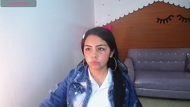 Snapshot of mymelody_t chatting on 02-20-25, 04:03 mymelody t online show from 02-20-25, 04:03