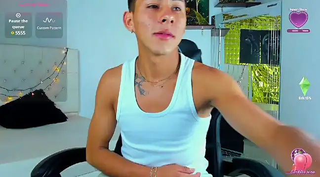 Snapshot of Angel_Medina chatting on 02-21-25, 01:00 Angel Medina online show from 02-21-25, 01:00