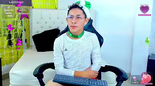 Snapshot of Angel_Medina chatting on 03-04-25, 12:22 Angel Medina online show from 03-04-25, 12:22