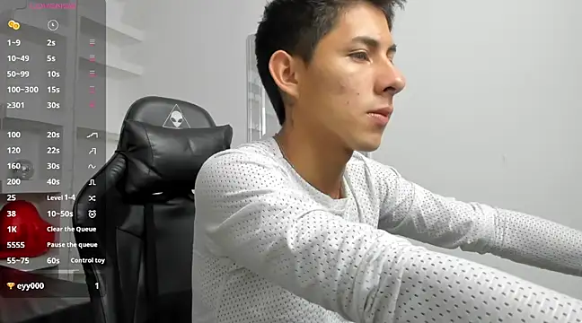Snapshot of Angel_Medina chatting on 03-17-25, 02:23 Angel Medina online show from 03-17-25, 02:23