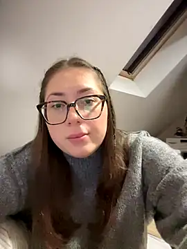 Snapshot of May_Alisa chatting on 10-08-25, 07:00 May Alisa online show from 10-08-25, 07:00