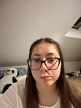 Snapshot of May_Alisa chatting on 10-10-25, 05:23 May Alisa online show from 10-10-25, 05:23