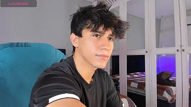 Snapshot of Allex_Cano chatting on 02-14-26, 08:27 Allex Cano online show from 02-14-26, 08:27