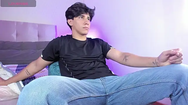 Snapshot of Allex_Cano chatting on 03-20-26, 08:03 Allex Cano online show from 03-20-26, 08:03