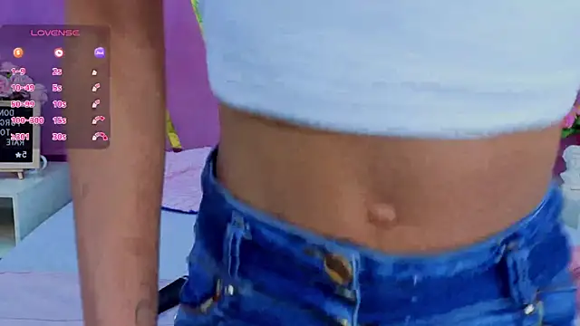 Snapshot of EmmyCortez chatting on 09-29-25, 11:48 EmmyCortez online show from 09-29-25, 11:48