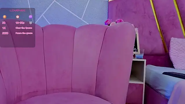 Snapshot of EmmyCortez chatting on 10-01-25, 11:49 EmmyCortez online show from 10-01-25, 11:49