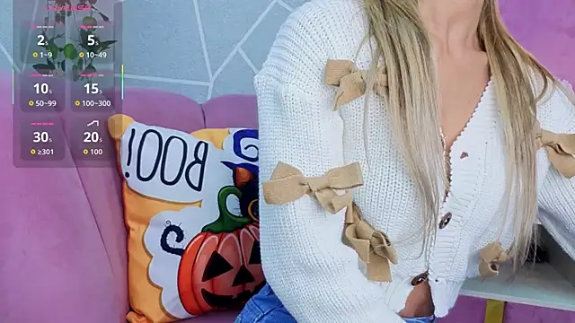 Snapshot of EmmyCortez chatting on 10-10-25, 11:53 EmmyCortez online show from 10-10-25, 11:53