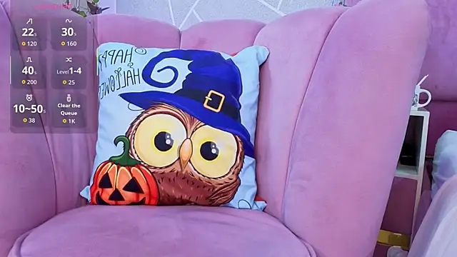 Snapshot of EmmyCortez chatting on 10-13-25, 12:49 EmmyCortez online show from 10-13-25, 12:49