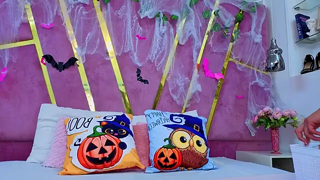 Snapshot of EmmyCortez chatting on 10-18-25, 11:55 EmmyCortez online show from 10-18-25, 11:55