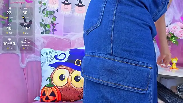 Snapshot of EmmyCortez chatting on 10-22-25, 11:54 EmmyCortez online show from 10-22-25, 11:54