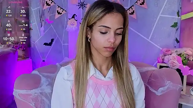 Snapshot of EmmyCortez chatting on 10-30-25, 11:44 EmmyCortez online show from 10-30-25, 11:44