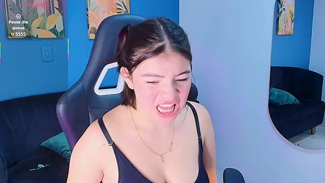 Zamira Taylor online show from 10-22-25, 03:18