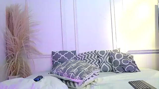 Snapshot of luna_stanford chatting on 03-13-25, 02:16 luna stanford online show from 03-13-25, 02:16