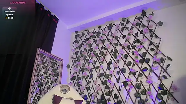 Snapshot of aron_and_paula chatting on 02-26-25, 04:14 aron and paula online show from 02-26-25, 04:14