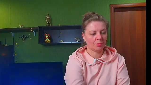 VeronikawGold online show from 04-30-26, 08:57