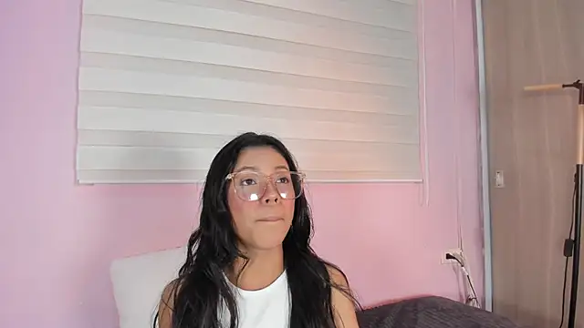 Snapshot of emily_sweett24 chatting on 03-15-25, 12:13 emily sweett24 online show from 03-15-25, 12:13