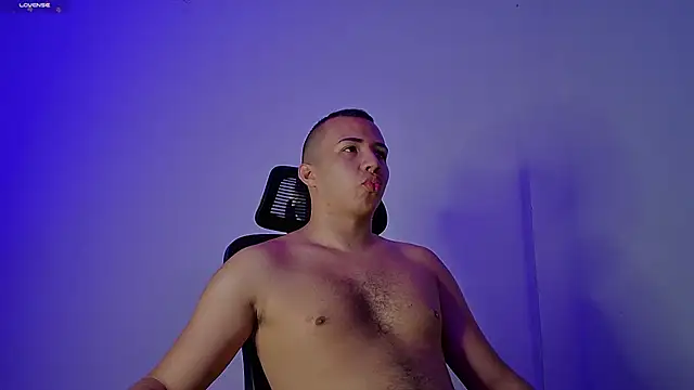 Snapshot of Donathoo1 chatting on 03-06-25, 02:18 Donathoo1 online show from 03-06-25, 02:18