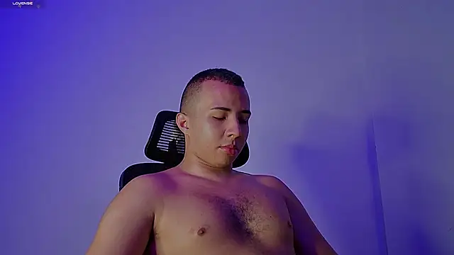 Snapshot of Donathoo1 chatting on 03-14-25, 02:08 Donathoo1 online show from 03-14-25, 02:08