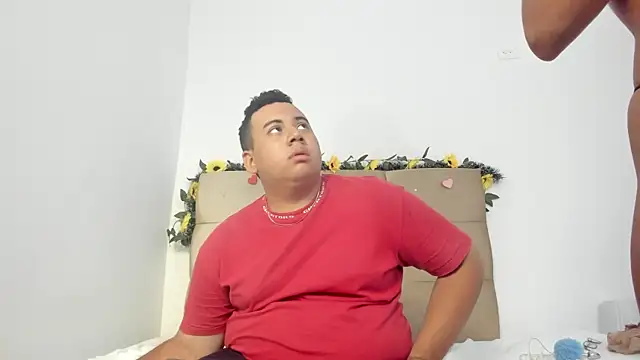 Snapshot of MICHAEL_AND_SHARON chatting on 02-27-25, 05:45 MICHAEL AND SHARON online show from 02-27-25, 05:45