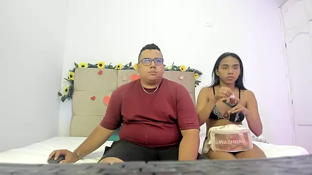 Snapshot of MICHAEL_AND_SHARON chatting on 03-18-25, 02:25 MICHAEL AND SHARON online show from 03-18-25, 02:25