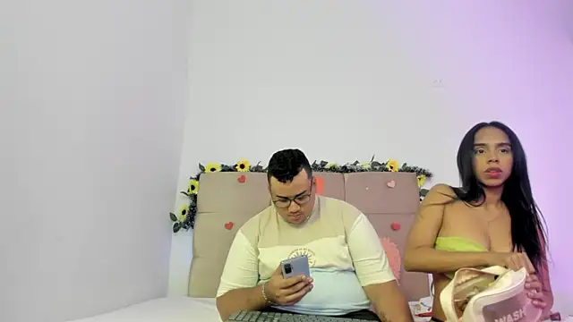 Snapshot of MICHAEL_AND_SHARON chatting on 03-19-25, 03:09 MICHAEL AND SHARON online show from 03-19-25, 03:09