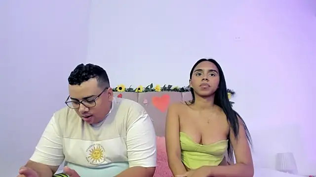 Snapshot of MICHAEL_AND_SHARON chatting on 03-19-25, 06:14 MICHAEL AND SHARON online show from 03-19-25, 06:14