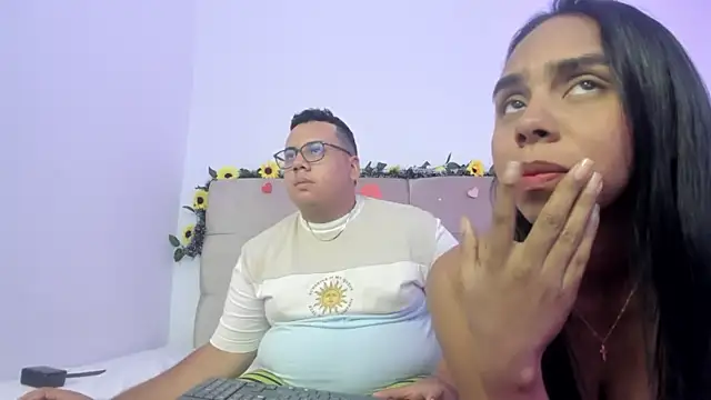 Snapshot of MICHAEL_AND_SHARON chatting on 03-19-25, 09:17 MICHAEL AND SHARON online show from 03-19-25, 09:17