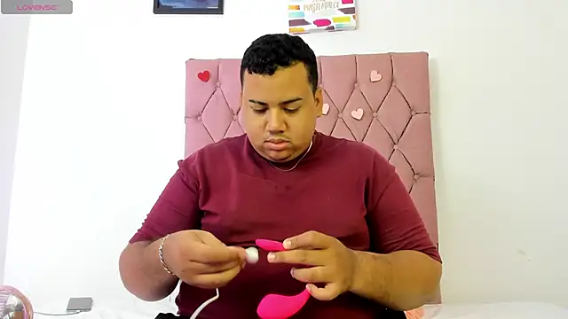 Snapshot of MICHAEL_AND_SHARON chatting on 09-27-25, 03:44 MICHAEL AND SHARON online show from 09-27-25, 03:44