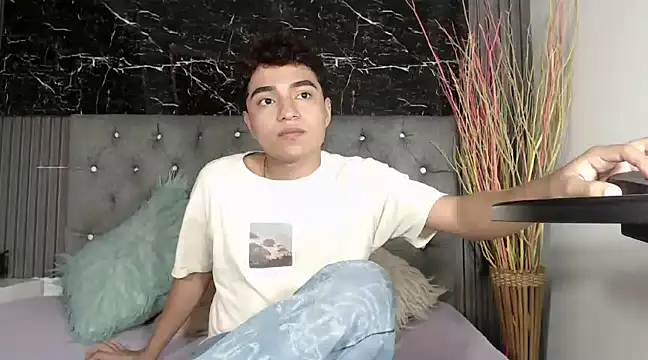 CamilowhiteS online show from 02-22-25, 07:36