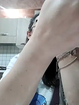 Snapshot of Dolcecurvy chatting on 10-25-25, 10:04 Dolcecurvy online show from 10-25-25, 10:04