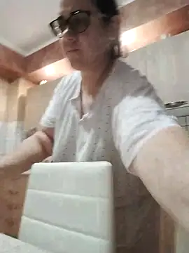 Snapshot of Dolcecurvy chatting on 11-07-25, 11:05 Dolcecurvy online show from 11-07-25, 11:05