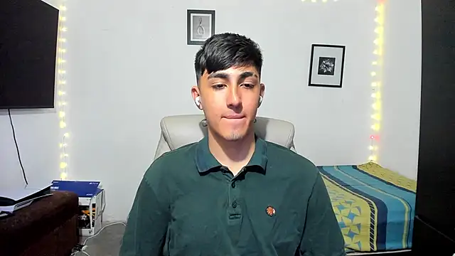 Snapshot of babymaik chatting on 10-02-25, 08:38 babymaik online show from 10-02-25, 08:38