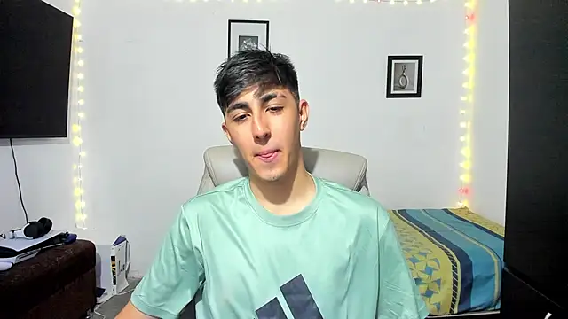 Snapshot of babymaik chatting on 10-08-25, 08:50 babymaik online show from 10-08-25, 08:50