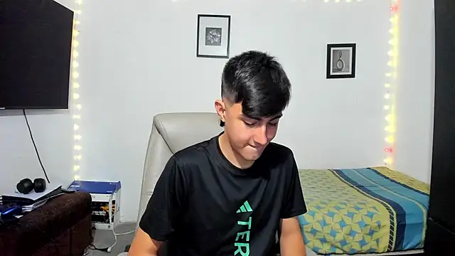 Snapshot of babymaik chatting on 10-17-25, 05:32 babymaik online show from 10-17-25, 05:32