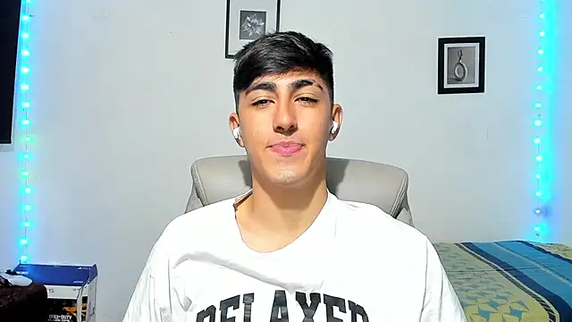 Snapshot of babymaik chatting on 10-24-25, 01:18 babymaik online show from 10-24-25, 01:18