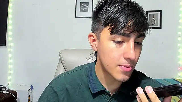 Snapshot of babymaik chatting on 10-29-25, 08:21 babymaik online show from 10-29-25, 08:21