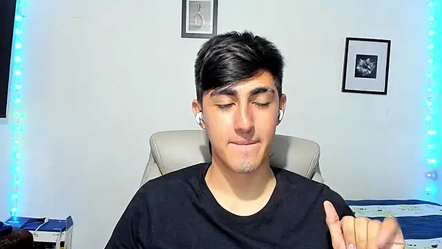 Snapshot of babymaik chatting on 11-05-25, 09:20 babymaik online show from 11-05-25, 09:20