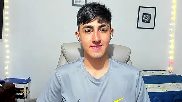 Snapshot of babymaik chatting on 11-11-25, 05:29 babymaik online show from 11-11-25, 05:29